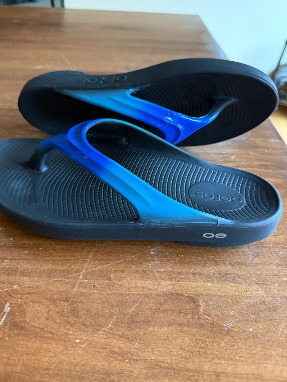 Oofos Luxe sandal
